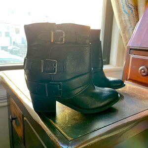 Jessica Simpson never been worn booties w edgy wrap around buckle